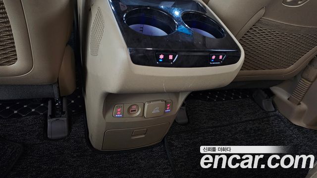 Kia Canival 2020 — photo 18