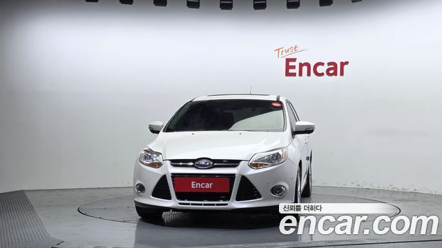 Ford Focus 2012 — photo 3