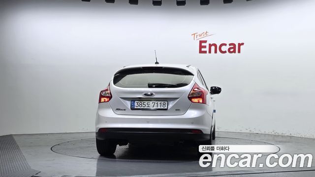 Ford Focus 2012 — photo 4