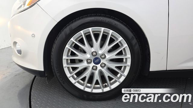 Ford Focus 2012 — photo 5