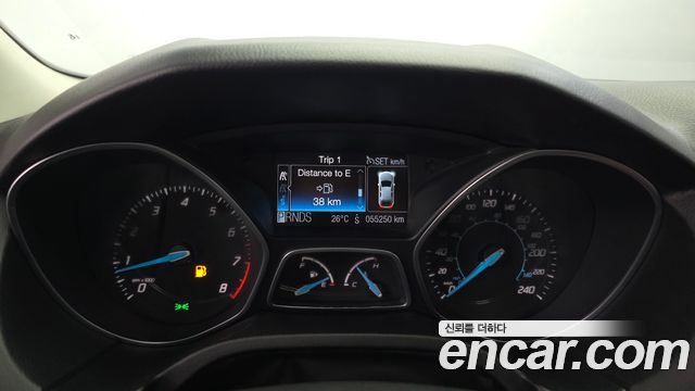 Ford Focus 2012 — photo 8