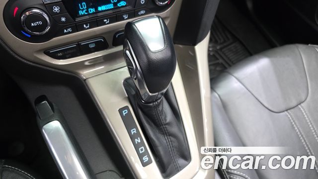 Ford Focus 2012 — photo 9