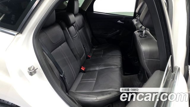 Ford Focus 2012 — photo 12