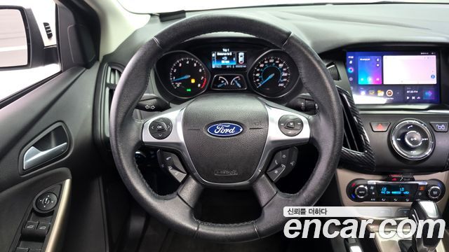 Ford Focus 2012 — photo 13