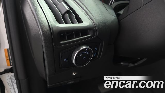 Ford Focus 2012 — photo 17