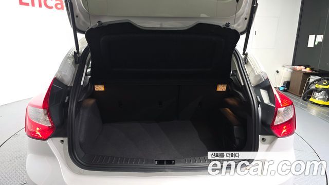 Ford Focus 2012 — photo 20