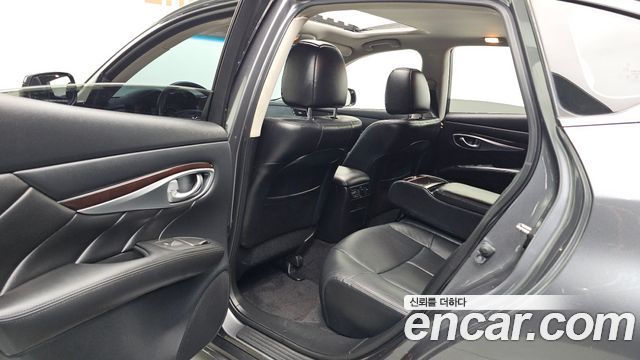 Infiniti Q70 2015 — photo 11