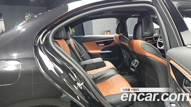 Mercedes-Benz C-Class 2023 — photo 17
