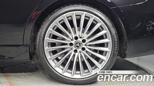 Mercedes-Benz C-Class 2023 — photo 7