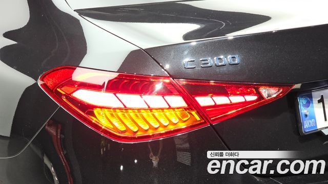 Mercedes-Benz C-Class 2023 — photo 9