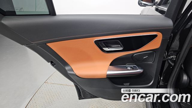 Mercedes-Benz C-Class 2023 — photo 15