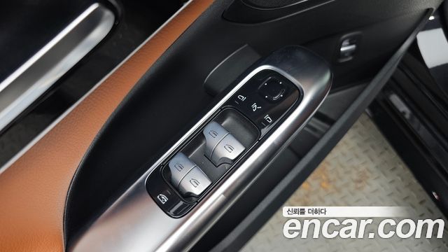 Mercedes-Benz C-Class 2023 — photo 28