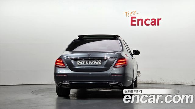 Mercedes-Benz E-Class 2019 — photo 4