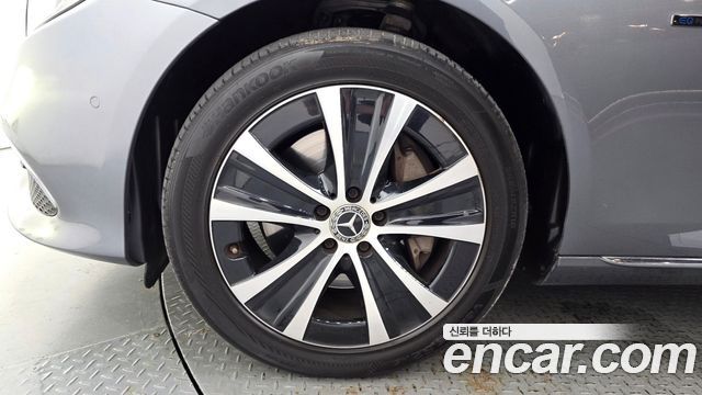 Mercedes-Benz E-Class 2019 — photo 5