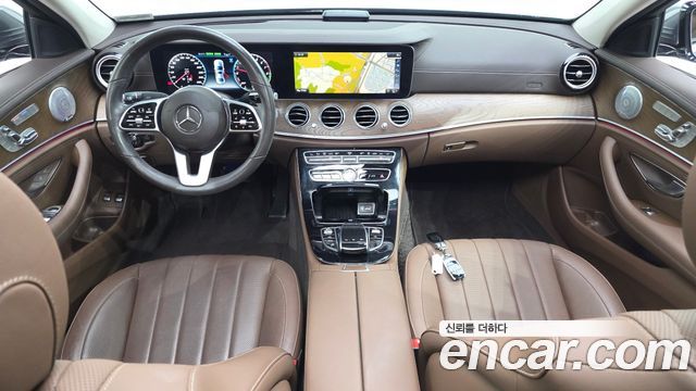 Mercedes-Benz E-Class 2019 — photo 10