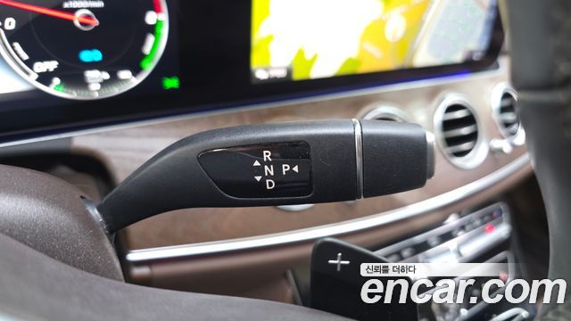Mercedes-Benz E-Class 2019 — photo 12