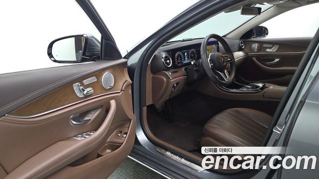 Mercedes-Benz E-Class 2019 — photo 13