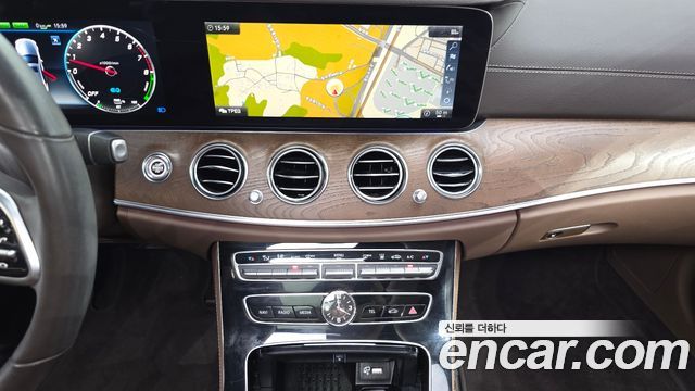 Mercedes-Benz E-Class 2019 — photo 19