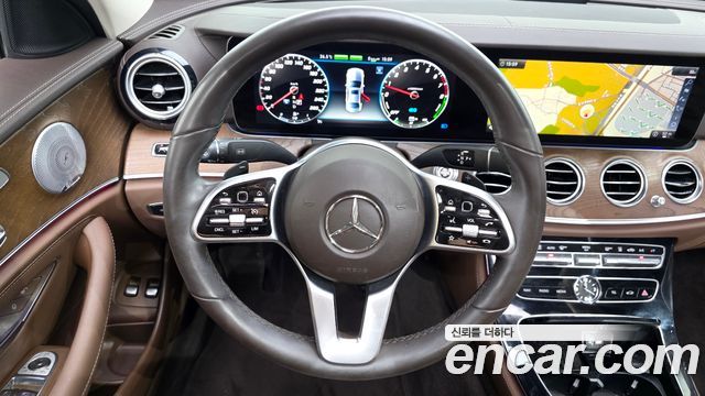 Mercedes-Benz E-Class 2019 — photo 20