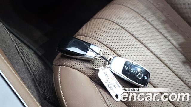Mercedes-Benz E-Class 2019 — photo 22