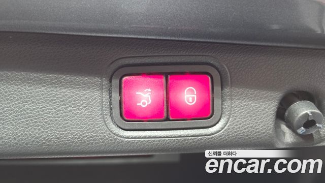 Mercedes-Benz E-Class 2019 — photo 23