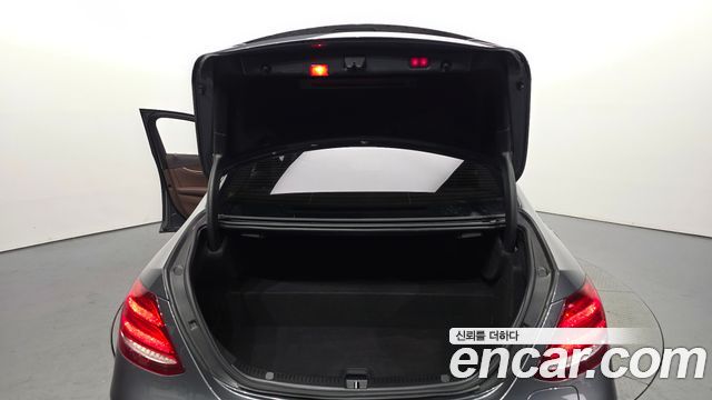 Mercedes-Benz E-Class 2019 — photo 24