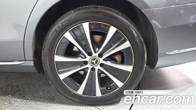 Mercedes-Benz E-Class 2019 — photo 7