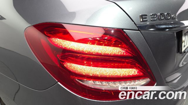 Mercedes-Benz E-Class 2019 — photo 9
