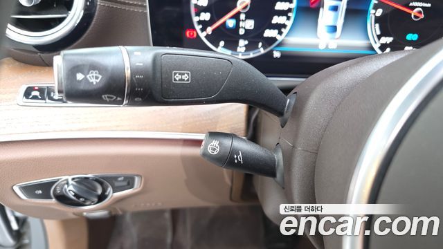 Mercedes-Benz E-Class 2019 — photo 27