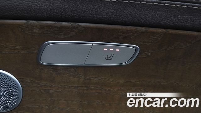 Mercedes-Benz E-Class 2019 — photo 30