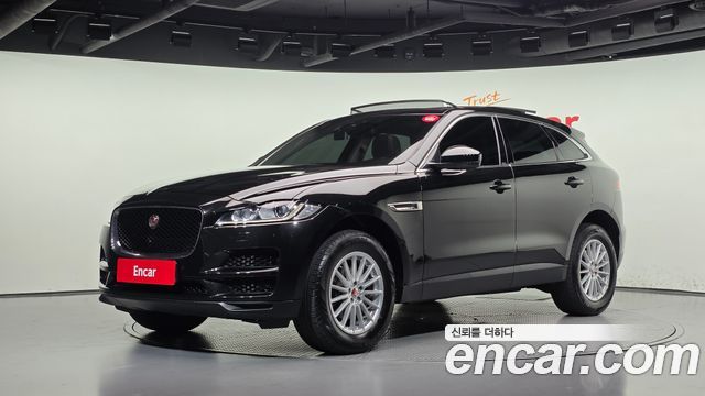 Jaguar F-PACE 2018 — photo 1