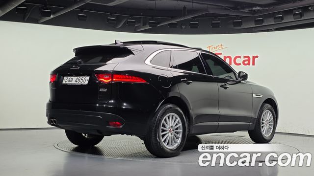 Jaguar F-PACE 2018 — photo 2