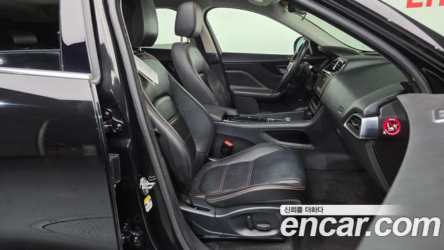 Jaguar F-PACE 2018 — photo 11