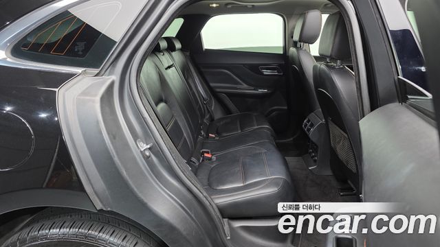 Jaguar F-PACE 2018 — photo 12