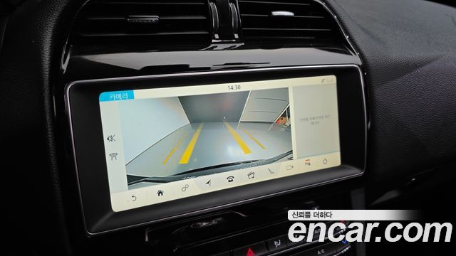 Jaguar F-PACE 2018 — photo 15