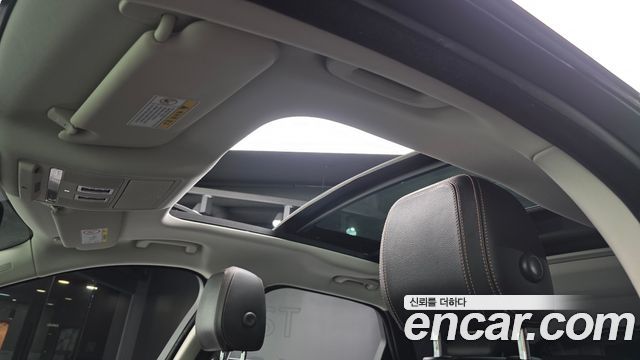 Jaguar F-PACE 2018 — photo 16