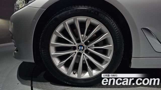 BMW 5-Series 2020 — photo 5