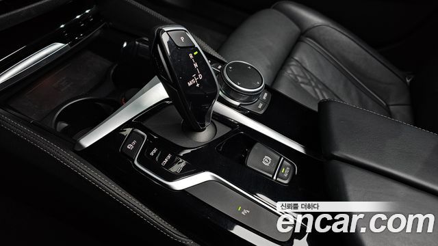 BMW 5-Series 2020 — photo 12