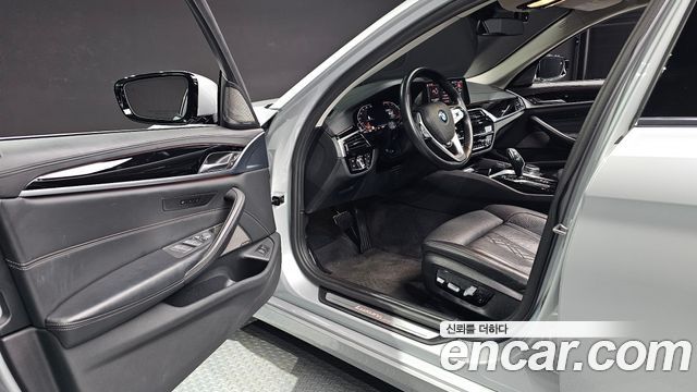 BMW 5-Series 2020 — photo 13