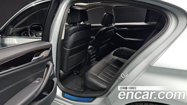 BMW 5-Series 2020 — photo 18