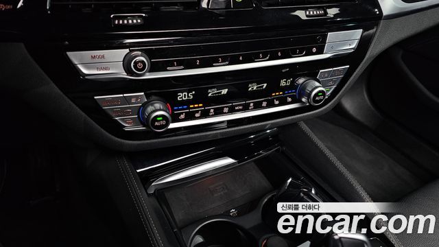 BMW 5-Series 2020 — photo 23