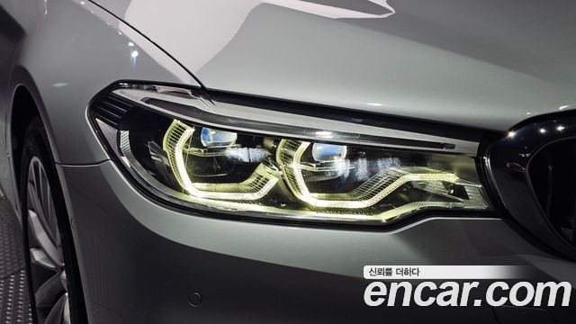 BMW 5-Series 2020 — photo 8