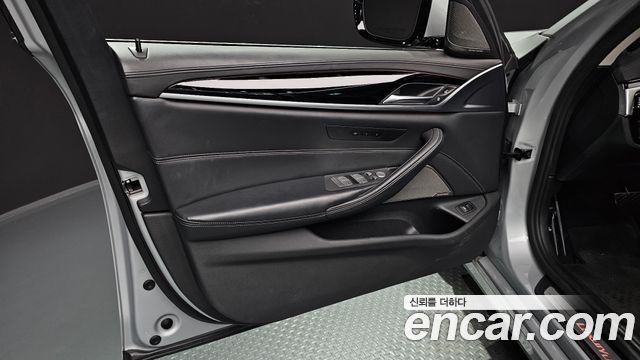 BMW 5-Series 2020 — photo 14