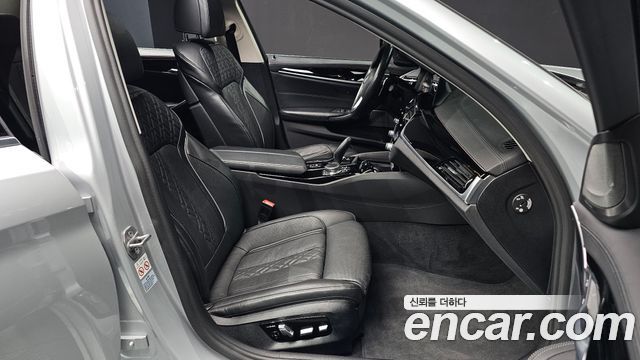 BMW 5-Series 2020 — photo 16