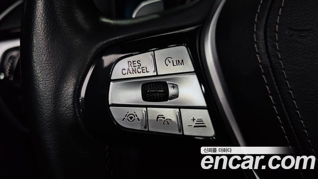 BMW 5-Series 2020 — photo 27