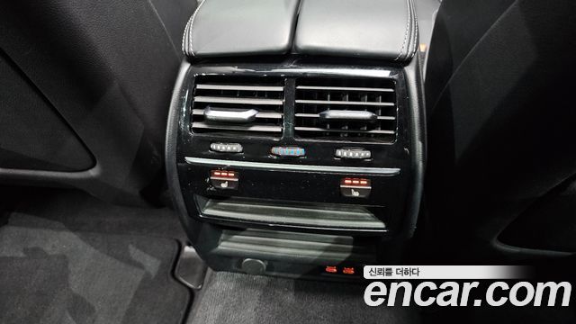 BMW 5-Series 2020 — photo 35