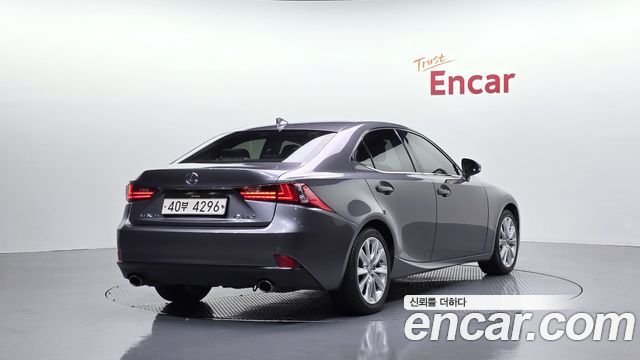 Lexus IS 2014 — photo 2