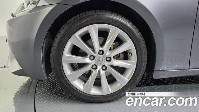 Lexus IS 2014 — photo 5