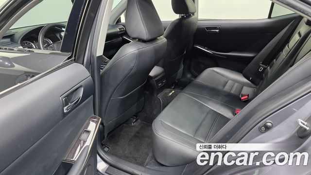 Lexus IS 2014 — photo 12