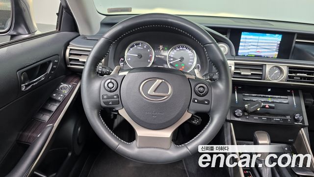Lexus IS 2014 — photo 13
